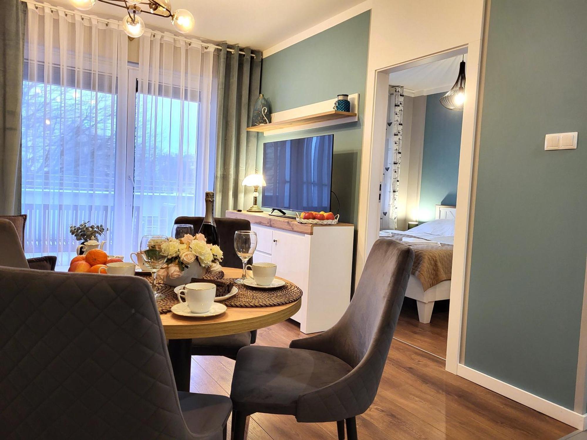 Miodowy Dom Exspanse Apartament 2 Lub 3 Pokoje Z Tarasem I Parkingiem 科沃布热格 外观 照片