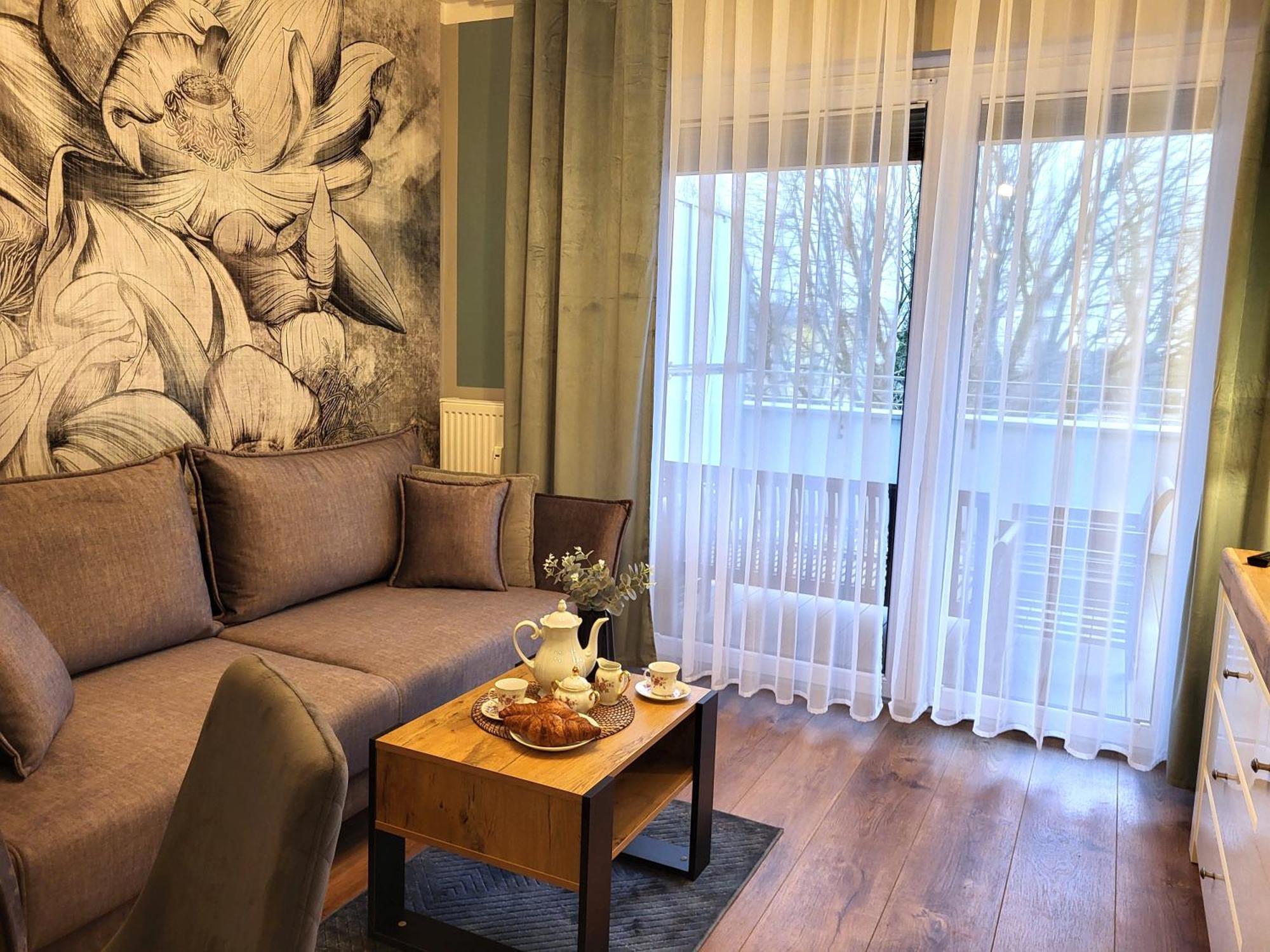 Miodowy Dom Exspanse Apartament 2 Lub 3 Pokoje Z Tarasem I Parkingiem 科沃布热格 外观 照片