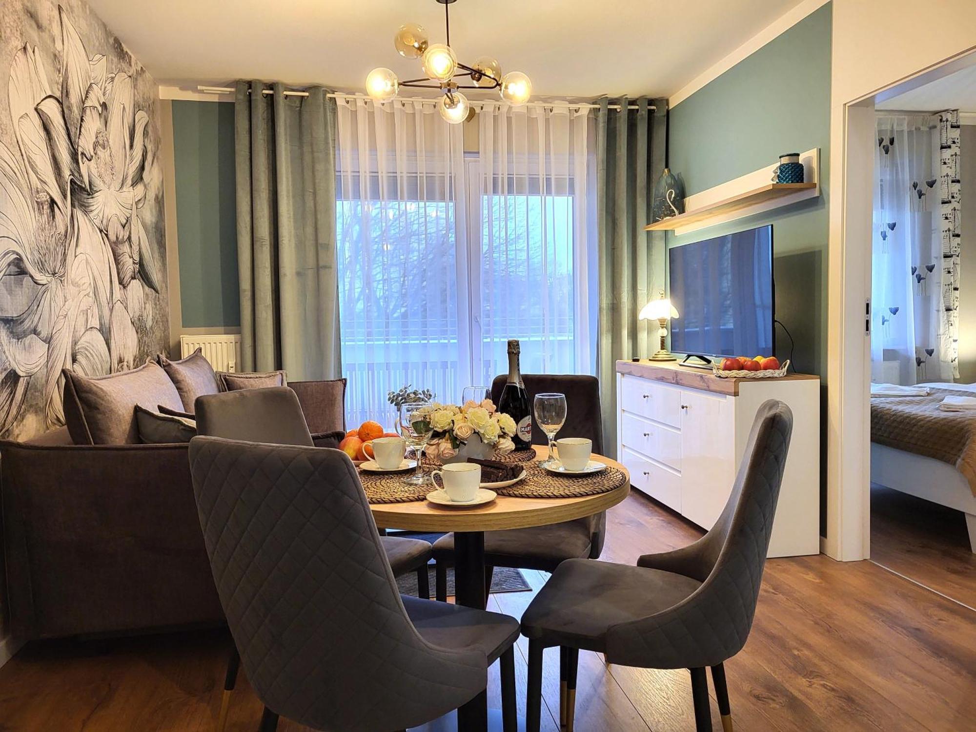 Miodowy Dom Exspanse Apartament 2 Lub 3 Pokoje Z Tarasem I Parkingiem 科沃布热格 外观 照片