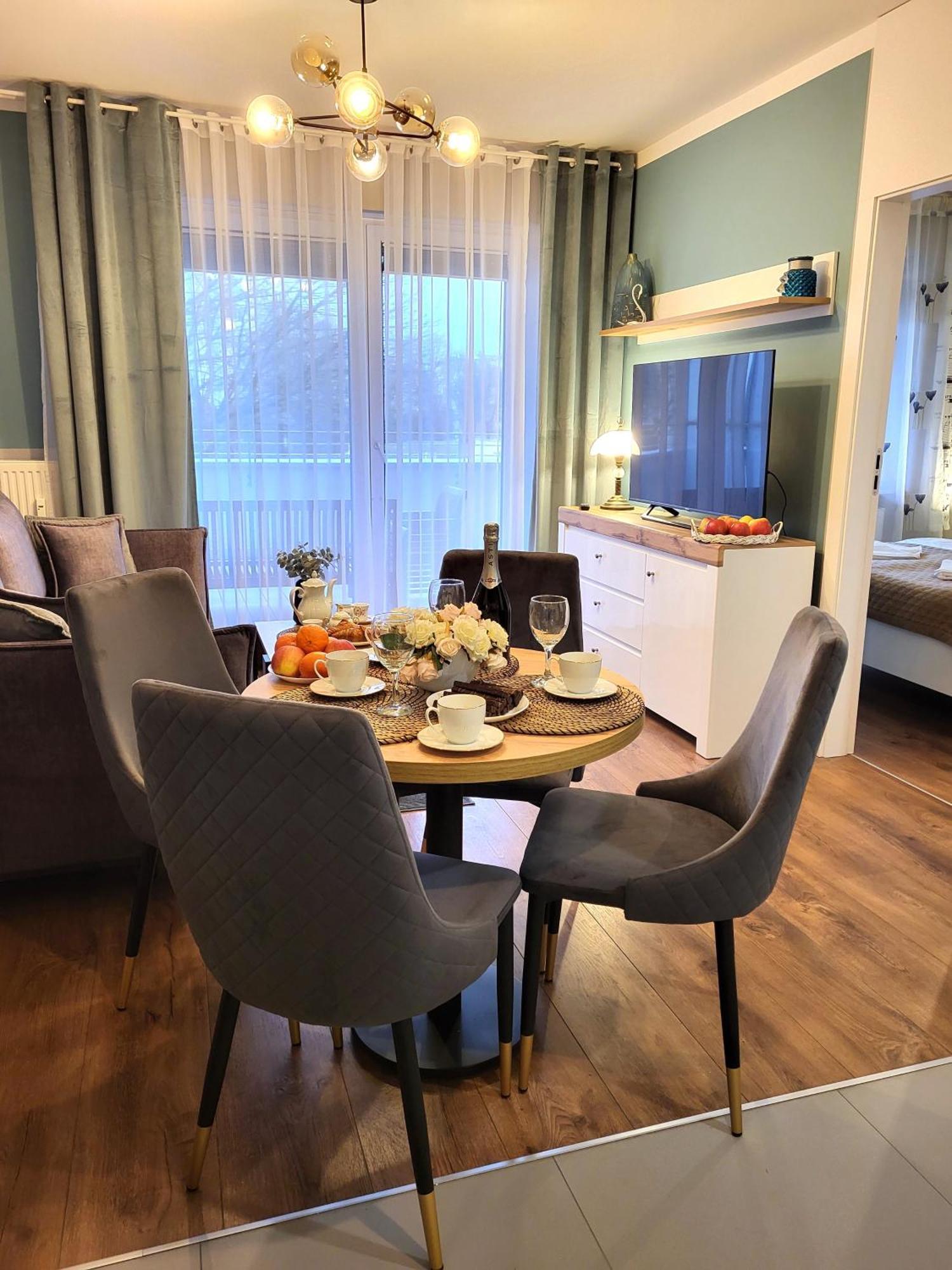 Miodowy Dom Exspanse Apartament 2 Lub 3 Pokoje Z Tarasem I Parkingiem 科沃布热格 外观 照片