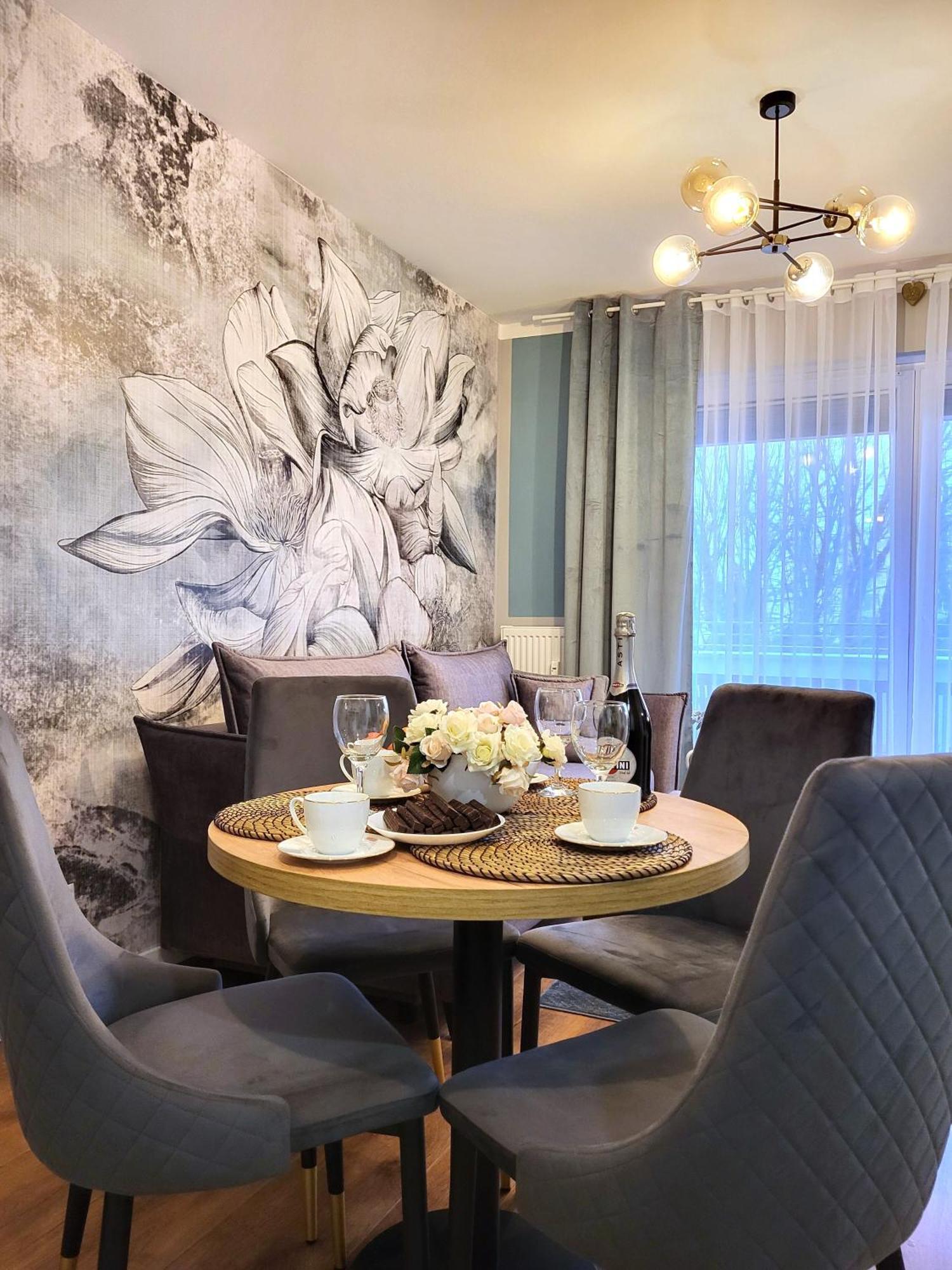 Miodowy Dom Exspanse Apartament 2 Lub 3 Pokoje Z Tarasem I Parkingiem 科沃布热格 外观 照片