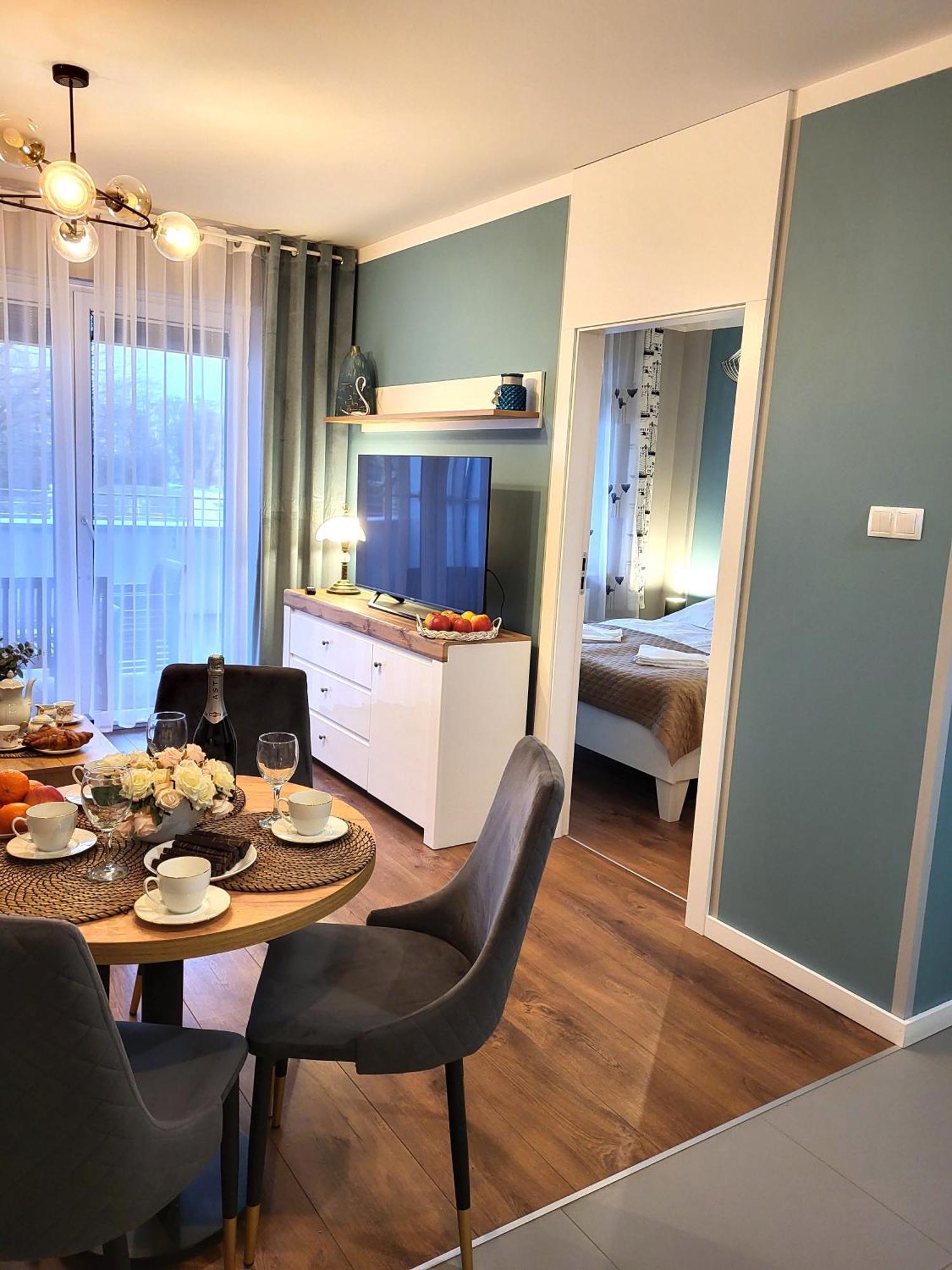 Miodowy Dom Exspanse Apartament 2 Lub 3 Pokoje Z Tarasem I Parkingiem 科沃布热格 外观 照片