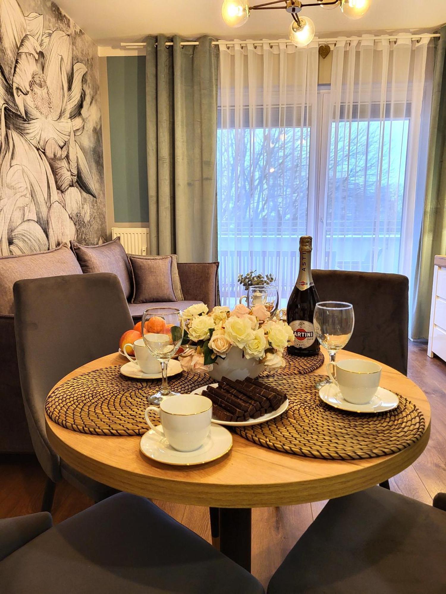Miodowy Dom Exspanse Apartament 2 Lub 3 Pokoje Z Tarasem I Parkingiem 科沃布热格 外观 照片